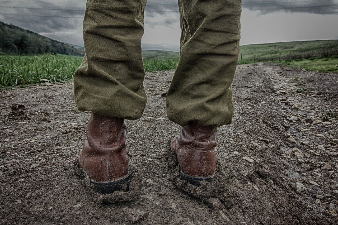 שפרגר ושות - עו"ד ביטוח , תמונה של רגליים של חייל בשטח